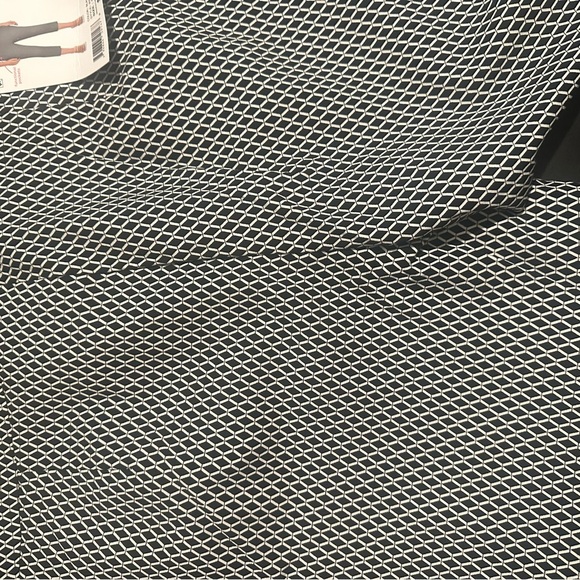 NWT Rafaella Black & White Print Stretch Pants – Size 10 - Picture 5 of 6